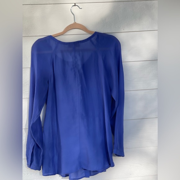 Ann Taylor LOFT blouse in a beautiful blue. Wear with jeans or business casual. - Picture 3 of 3